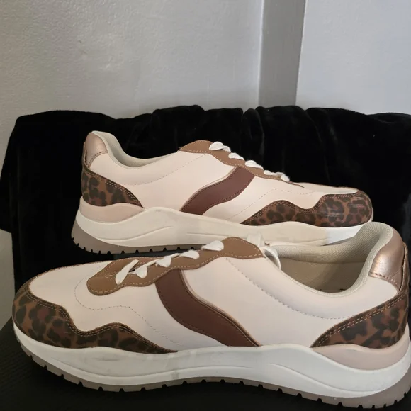 Time And Tru Stylish Women's Leopard Print Sneakers 12 W - Picture 1 of 3
